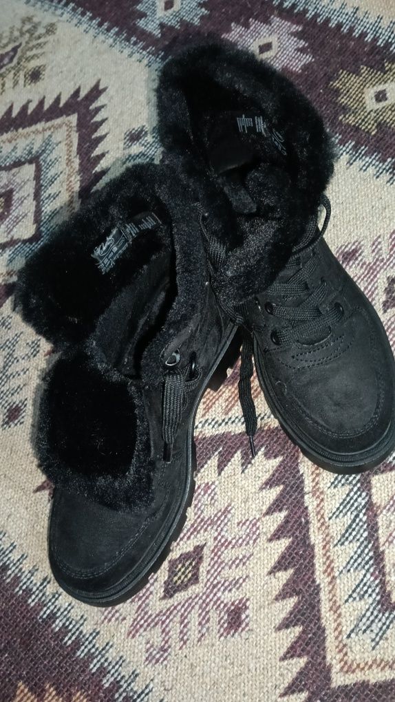 Ghete Îmblănite de Dama