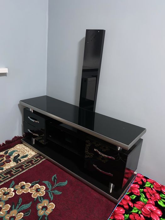 Телевизор учун шишали подставка сотилади