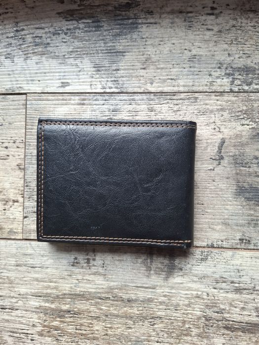 Portofel bărbătesc din piele - elegant și rezistent
Iată un exemplu d