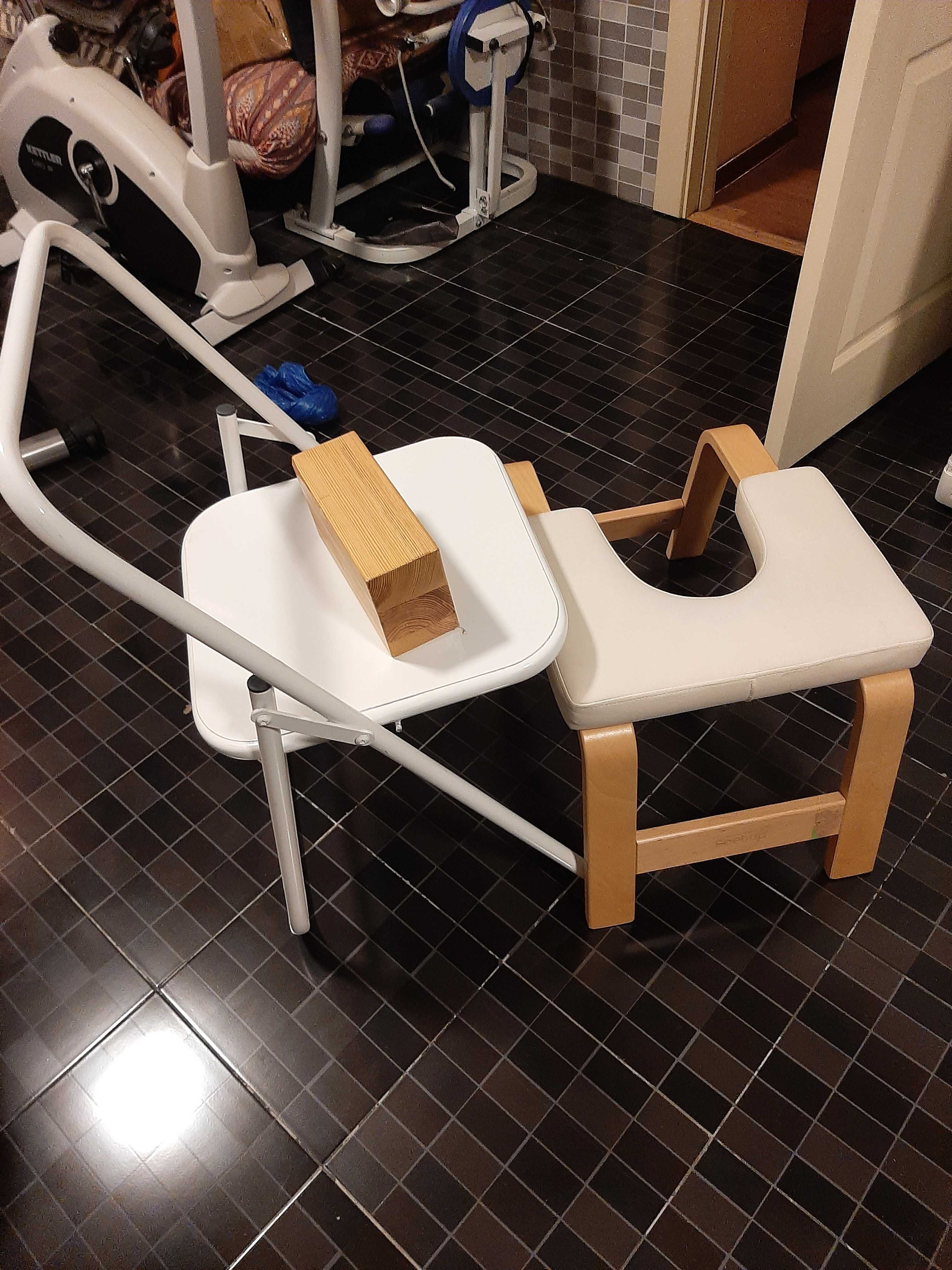 Оборудование для йоги, пледы, стулья,