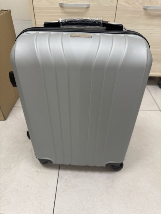 Чисто нов твърд куфар TRANSIT-размер cabin size