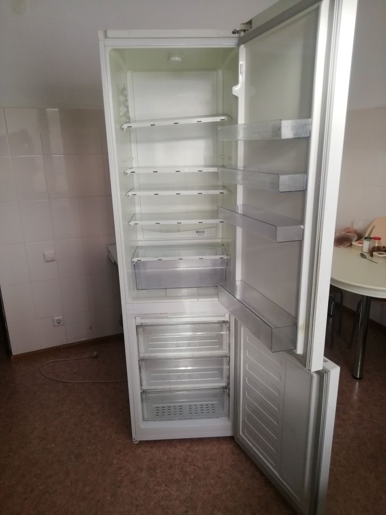 продам холодильник веко