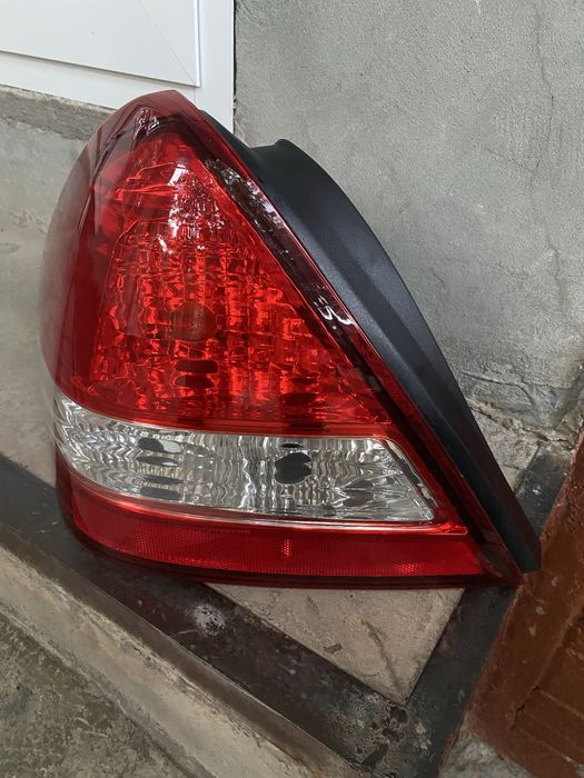Zadniy fara nissan tiida chap tarafi