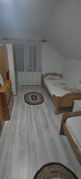 Primesc in chirie o fata