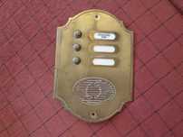 Interfon perioada interbelica. Bronz, Alama, pentru 3 locuinte