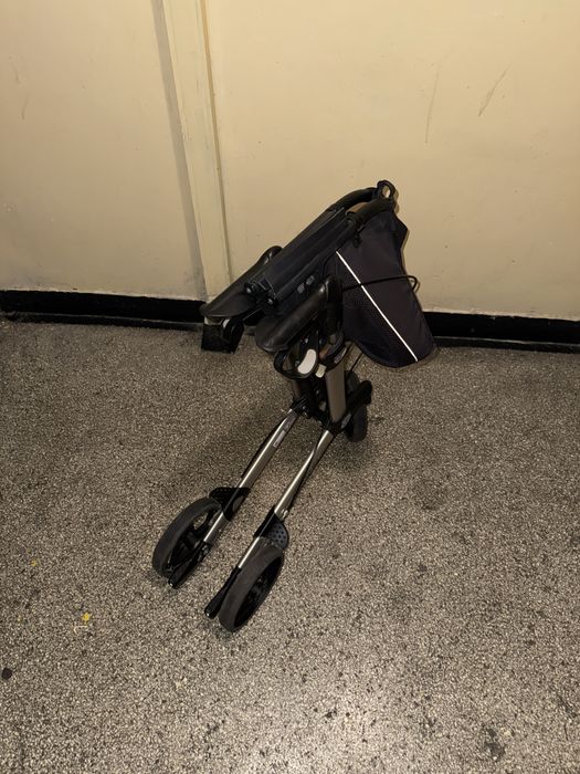 Cadru rulant din aluminiu pliabil batrani dizabilitati (ca nou)