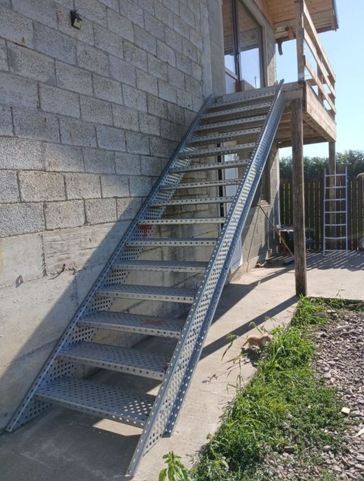 Scări metalice galvanizate la orice demisiune asiguram transport ori u