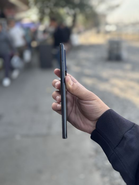 Samsung s20 8/256 радной без дефкта