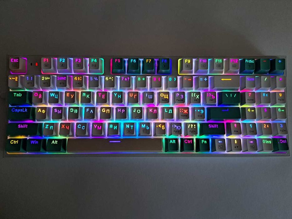 Продам беспроводную механическую клавиатуру Redragon Veigar