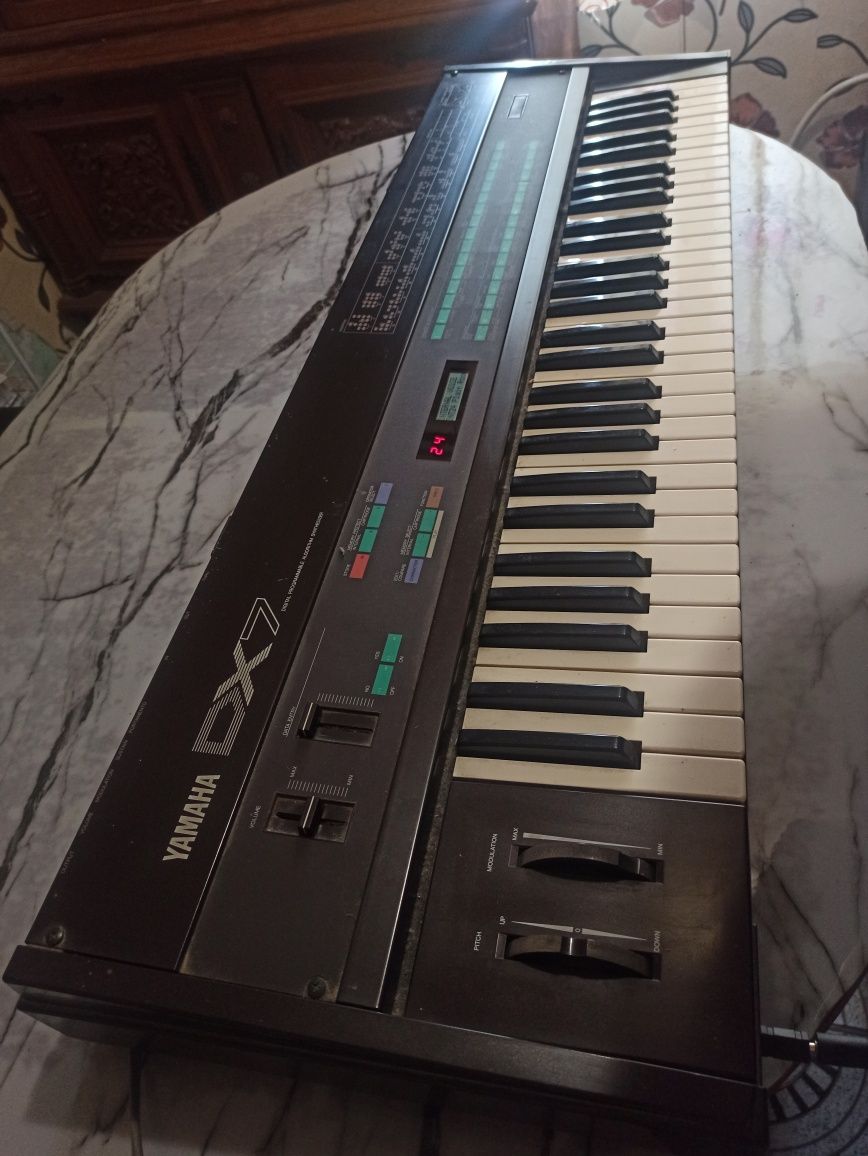 Синтезатор Yamaha DX7