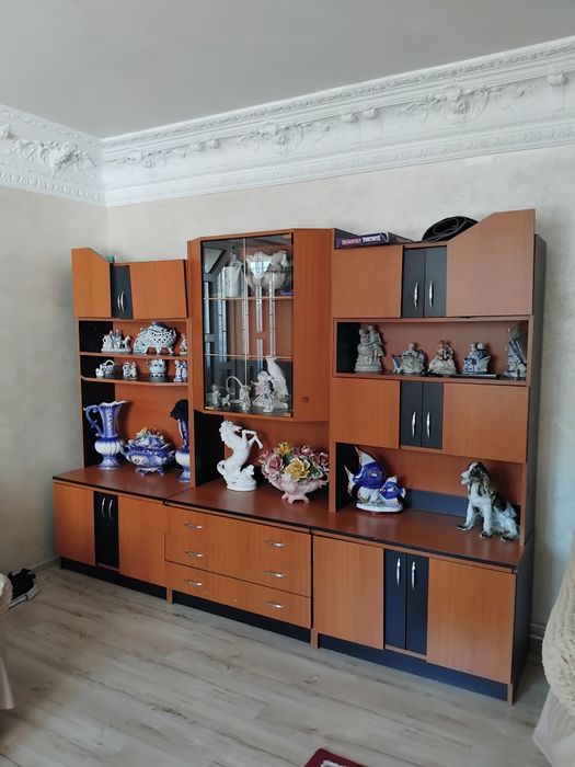 Vitrină tip bibliotecă