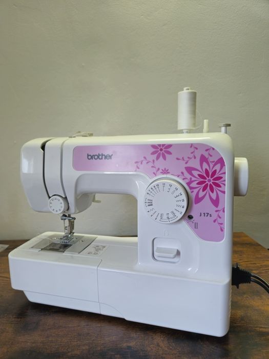 Masina de cusut Brother J17s