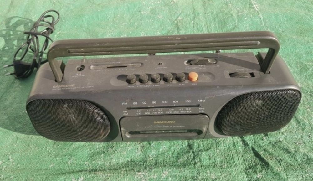 Radio Casetofon marca Samsung model ST125