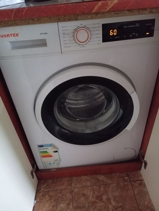 Vând mașină de spălat rufe vortex