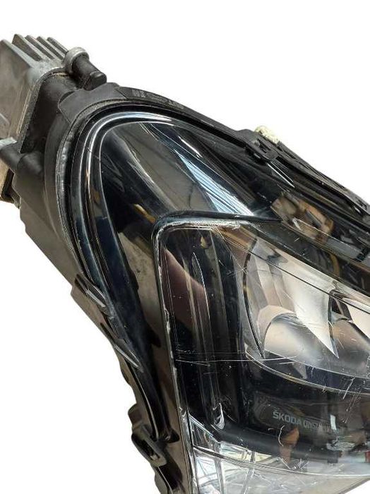 Far Dreapta Skoda Superb 3 Led Cod 3V1941016C