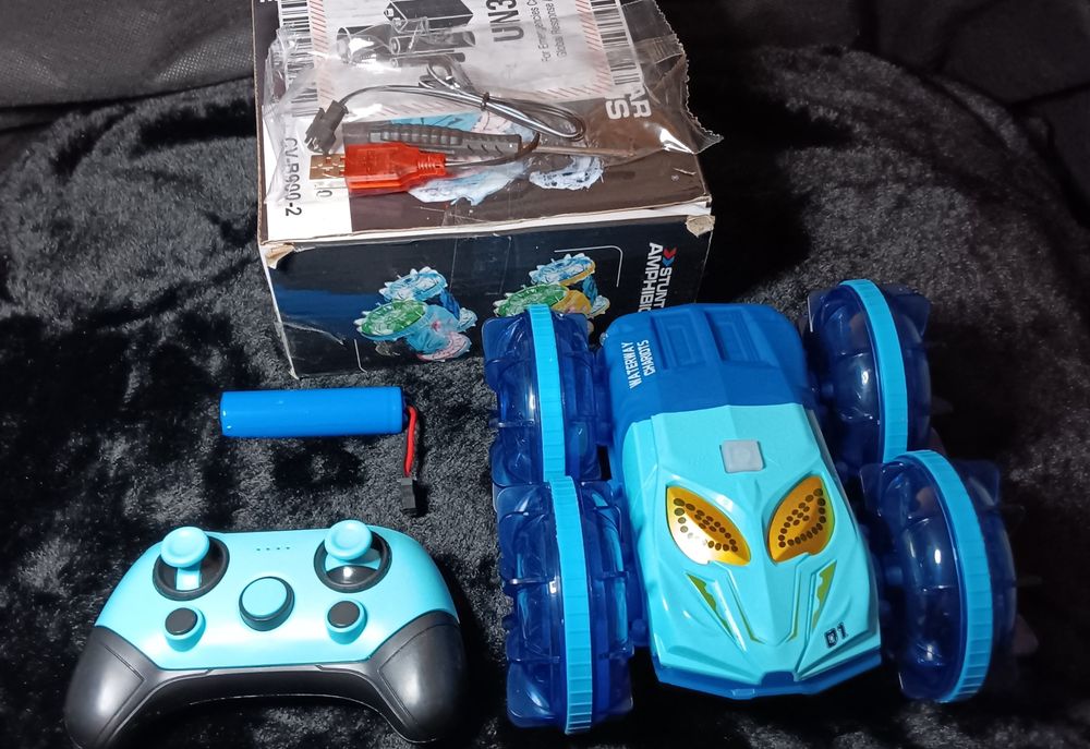 Амфибийна кола с дистанционно управление с LED светлина