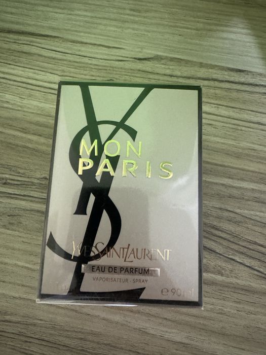 Mon Paris  EAU DE PARFUM чисто нов неотварян