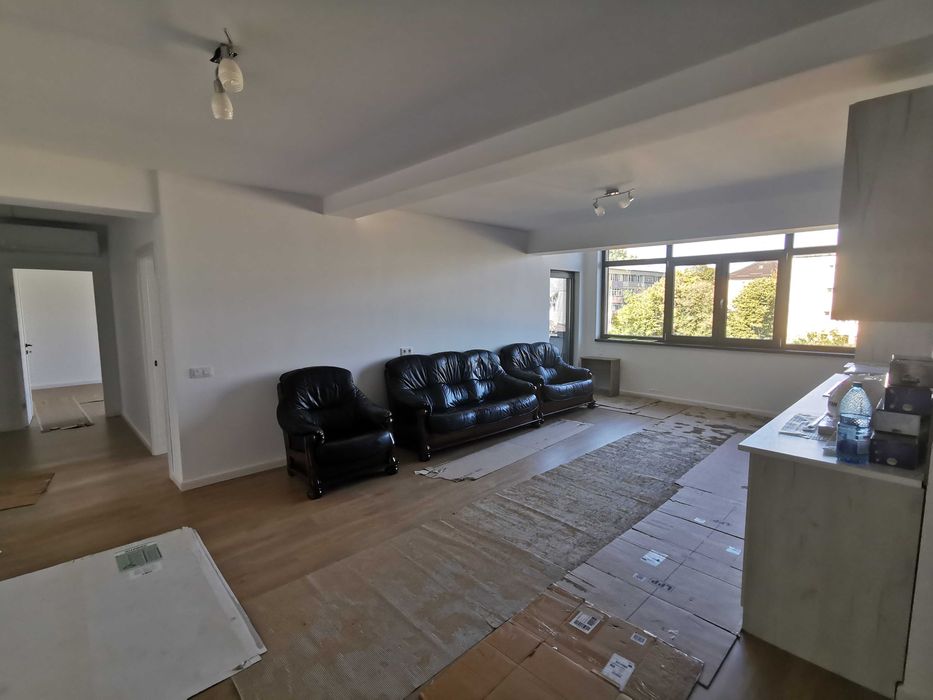 Inchiriez Apartament (Birouri)