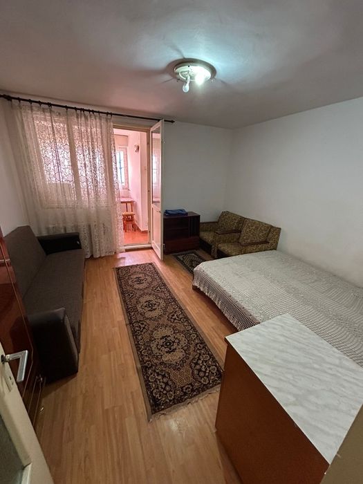 Închiriez garsoniera