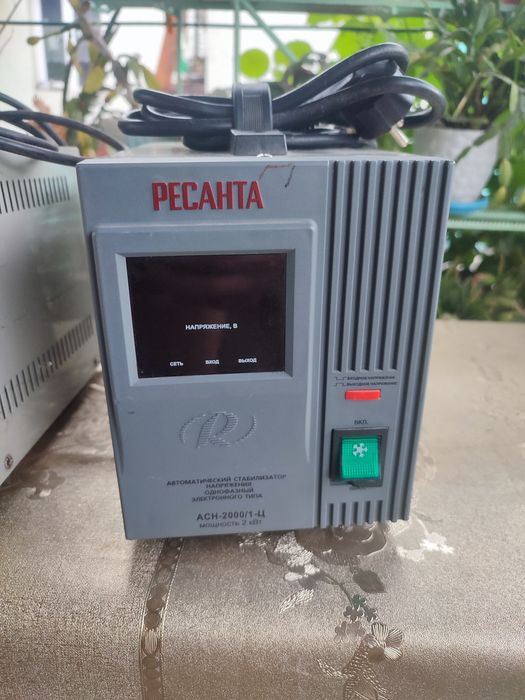 Стабилизатор напряжения 2.квт.