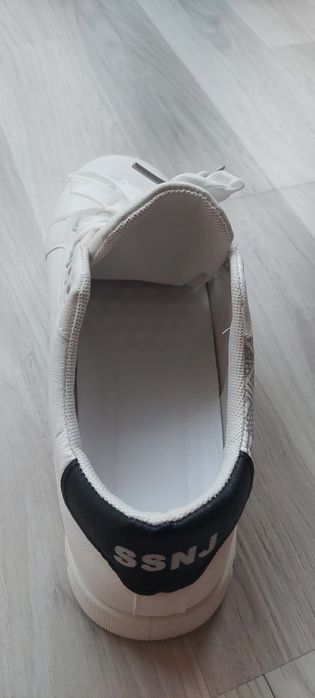 De vanzare adidași marime 43 pentru barbati