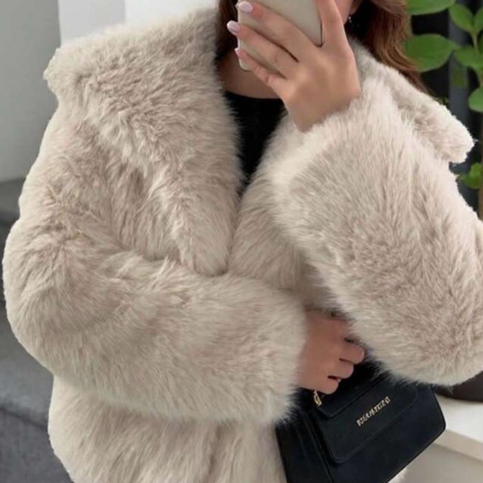 Сиво късо палто с мек пух