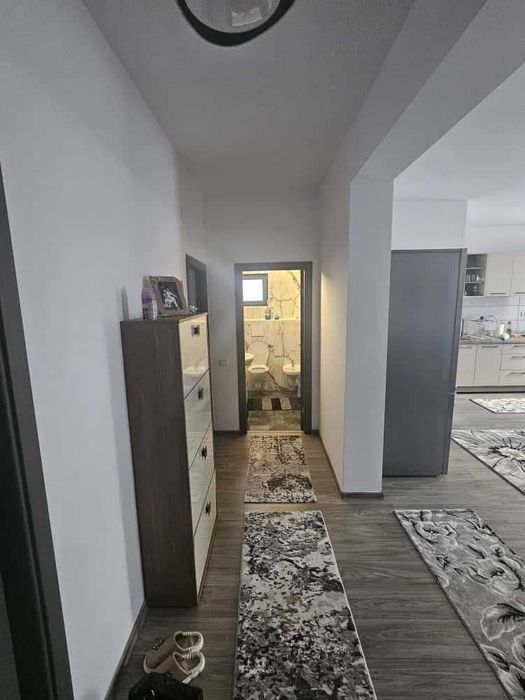 Vand apartament  3 camere ,totul nou