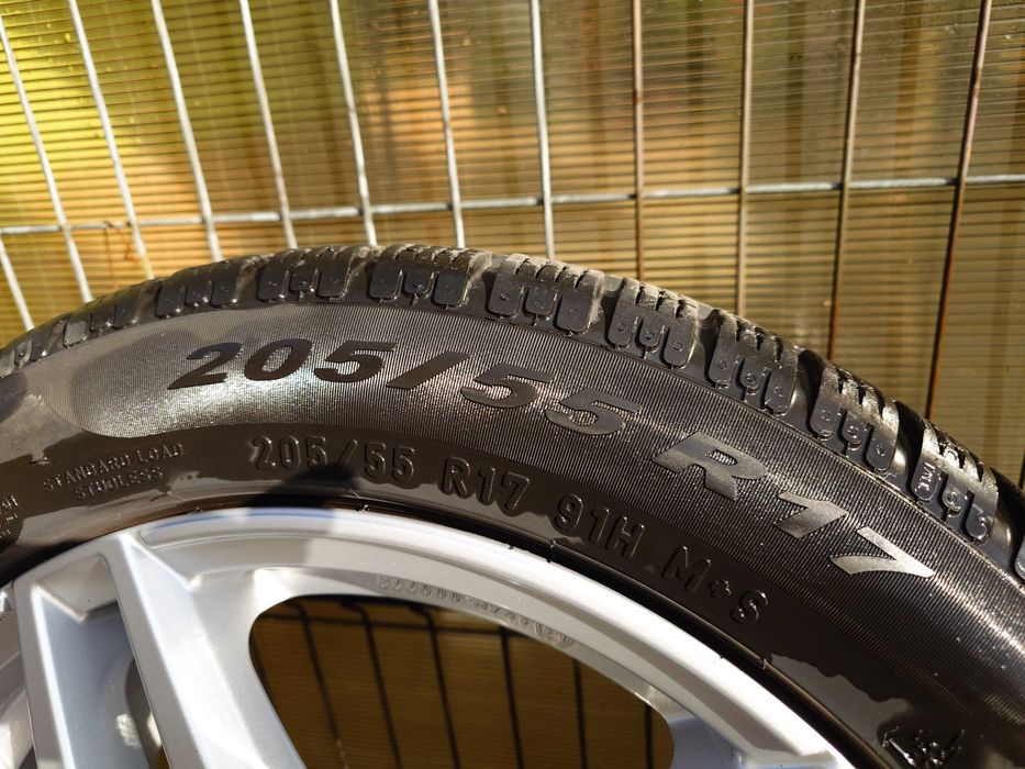 Roti de iarna 5x112 cu anvelope Pirelli 205/55 R17