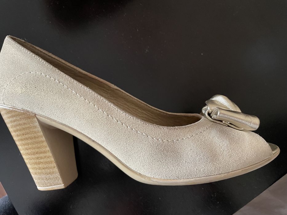 Vand pantofi de piele, auriu