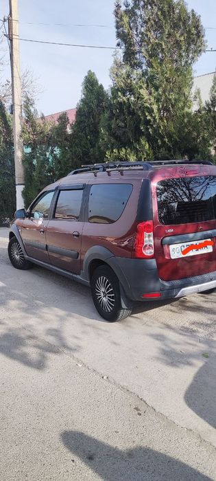 Largus Cross 2017 — 7 o‘rinli, Reno motor, metanli, a’lo holatda!