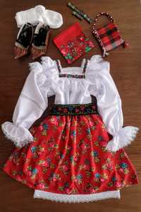 Costum popular pentru femei de Maramureș