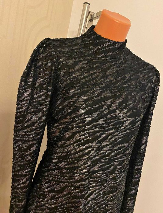 Rochie bodycon pe gat cu imprimeu stralucitor Orsay