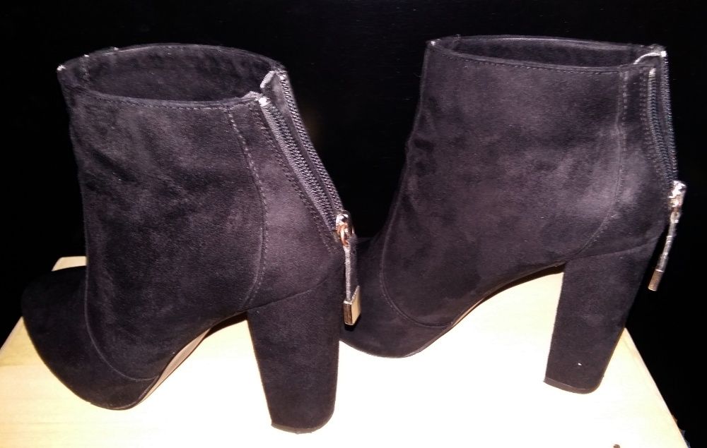 Botine Bershka. Marime 37.