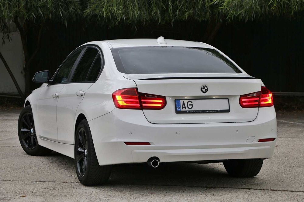BMW Seria 3 / F30 / 2014 / Sportline / Carplay / BiXenon / Proprietar