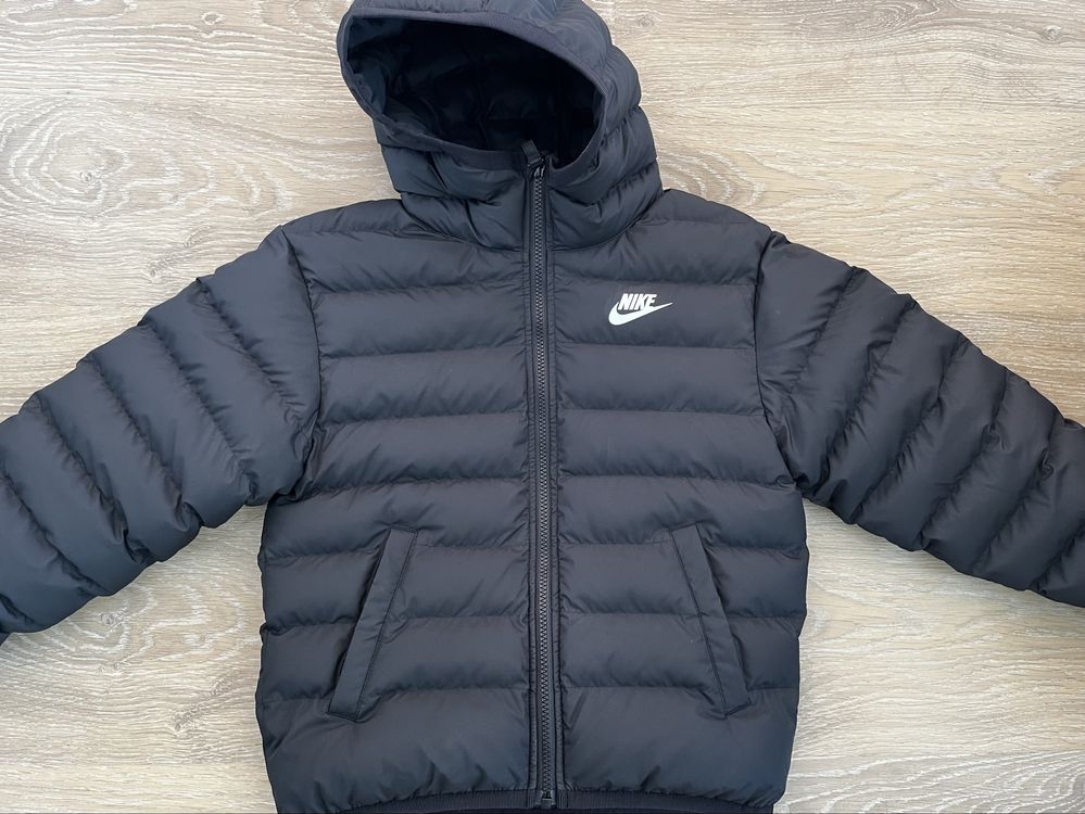 Детско черно яке с качулка Nike чисто ново 128-137 см