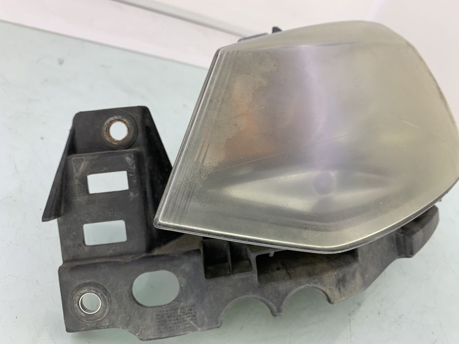 Dezmembrez Far stanga de pe VW POLO 6R 2012