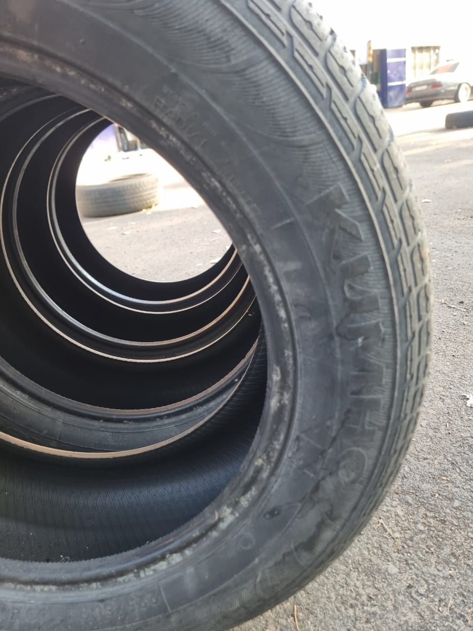 225/60/17 Kumho.
