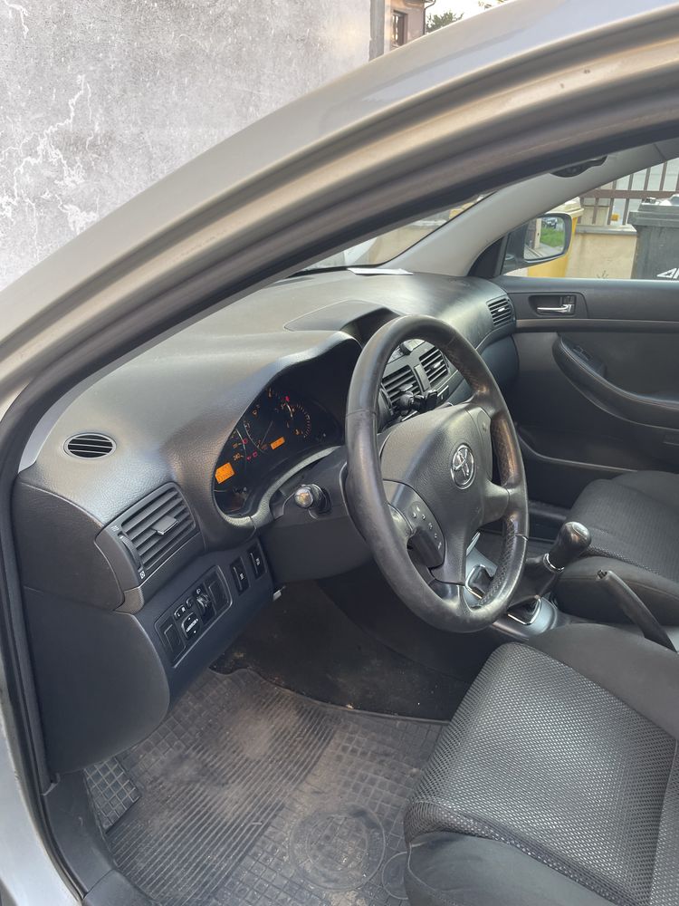 Vand Toyota Avensis cu defecțiune la motor