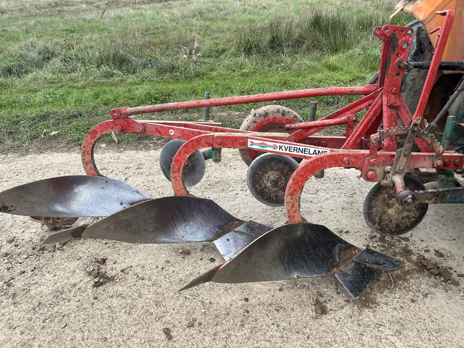 Plug 3 brazde Kverneland nr12