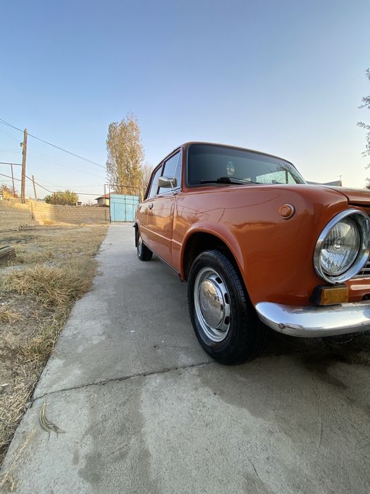Vaz 21011 sotiladi