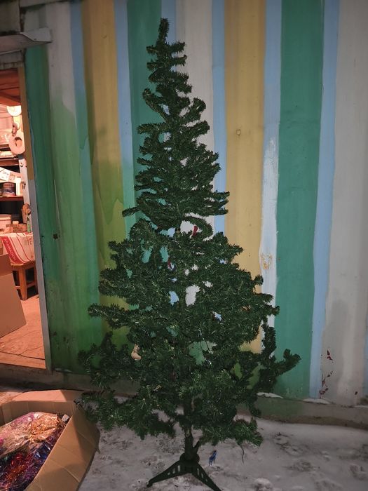 Продам ёлку размер 2,2