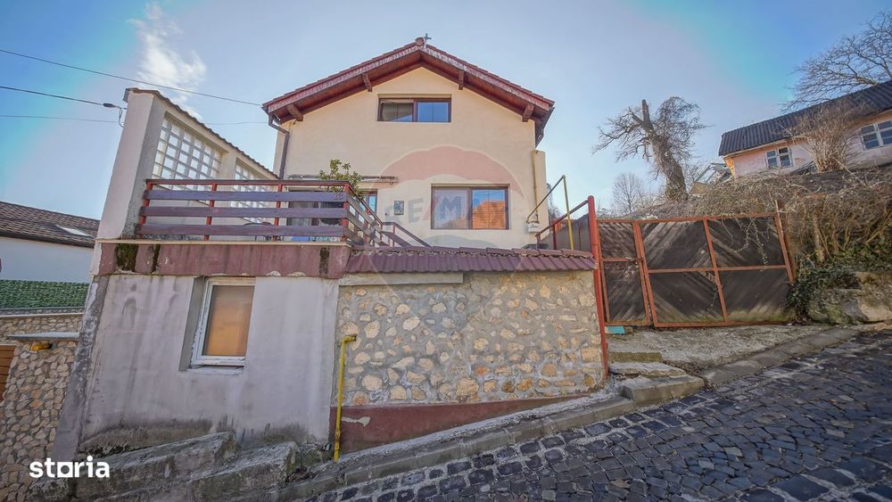 Podul Lui Grid 13 | Casa 4 Camere Cu Doua Bai Si Priveliste | Schei