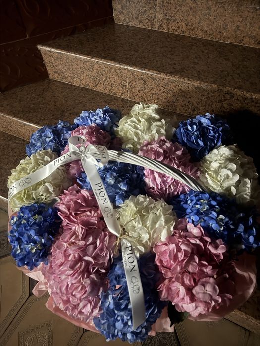 Корзина королевских гортензии