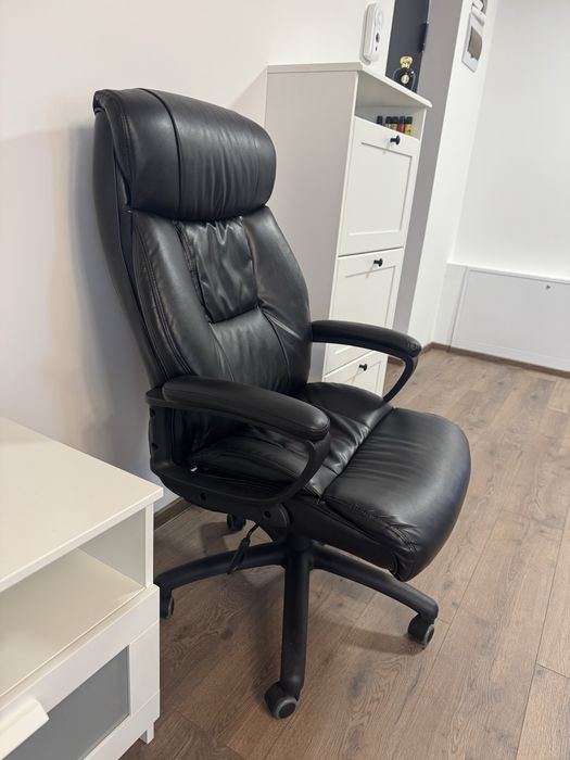 Scaun birou confortabil foarte putin folosit