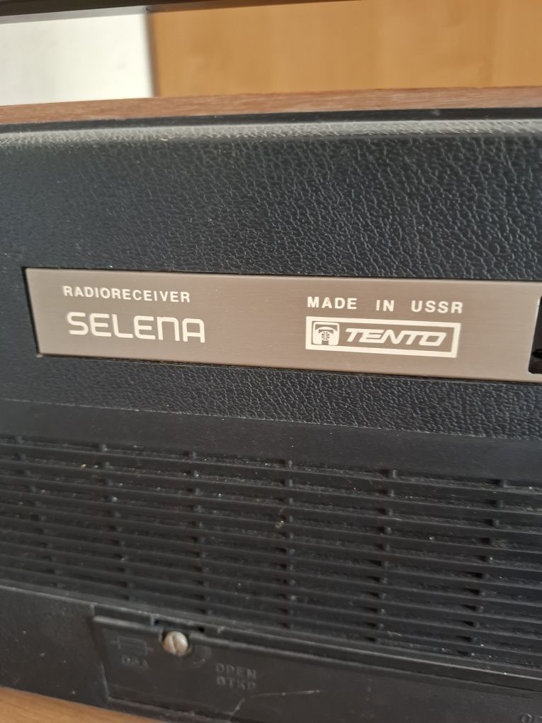Продавам радио SELENA В216