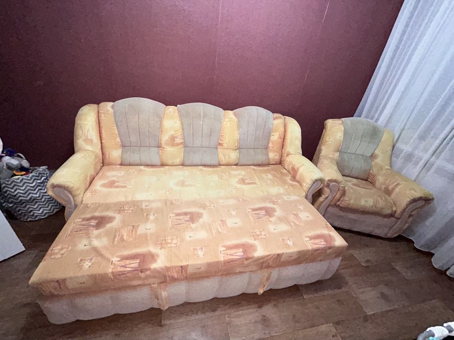Диван с креслом