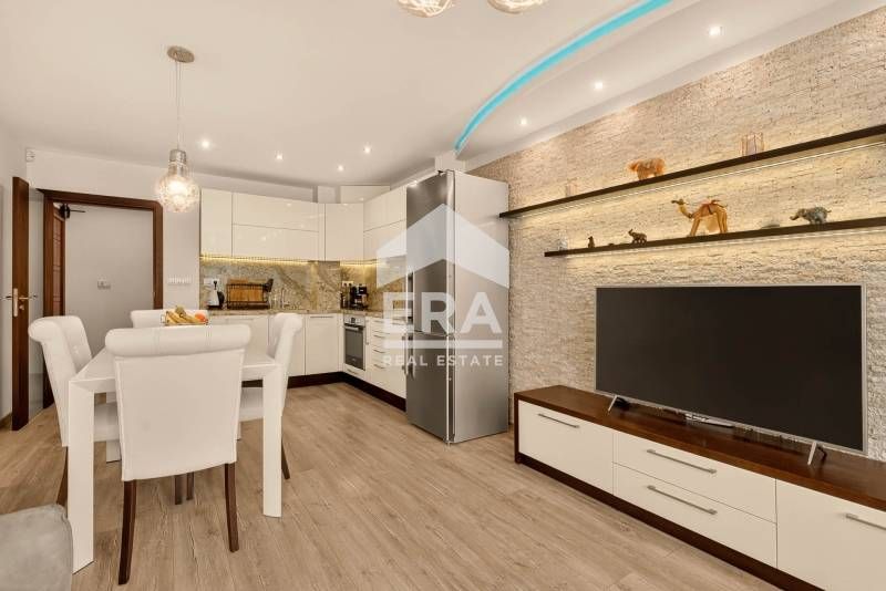 Тристаен, ексклузивен, стилно обзаведен и газифициран апартамент за пр