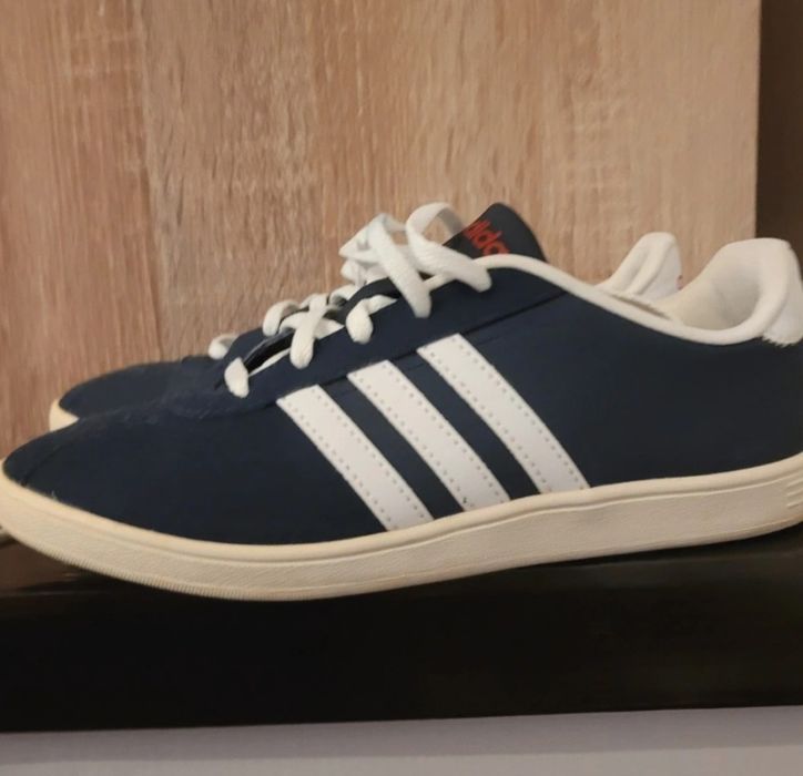 Adidas de vânzare