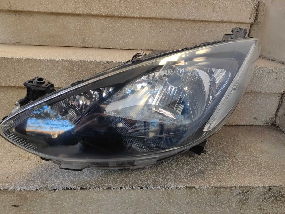 Фарове Mazda 2 ляв десен / Фарове Мазда 2 Оригинални