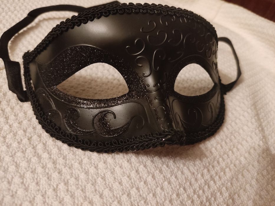 Карнавальная маска для мужчин и женщин